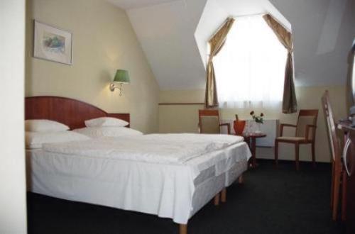 Gottwald Hotel Tatabánya Pokój zdjęcie